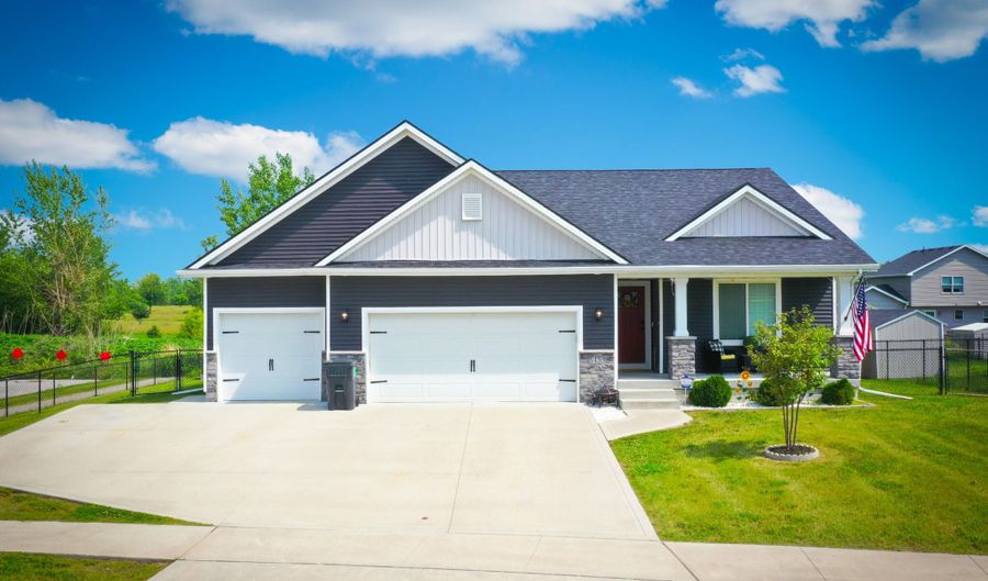 5453 Rowling Dr, Ames, IA 50014 - 3 Beds, 2 Bath