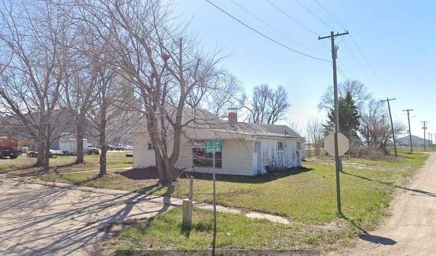 513 9th St, Aurora, NE 68818 - 3 Beds, 1 Bath