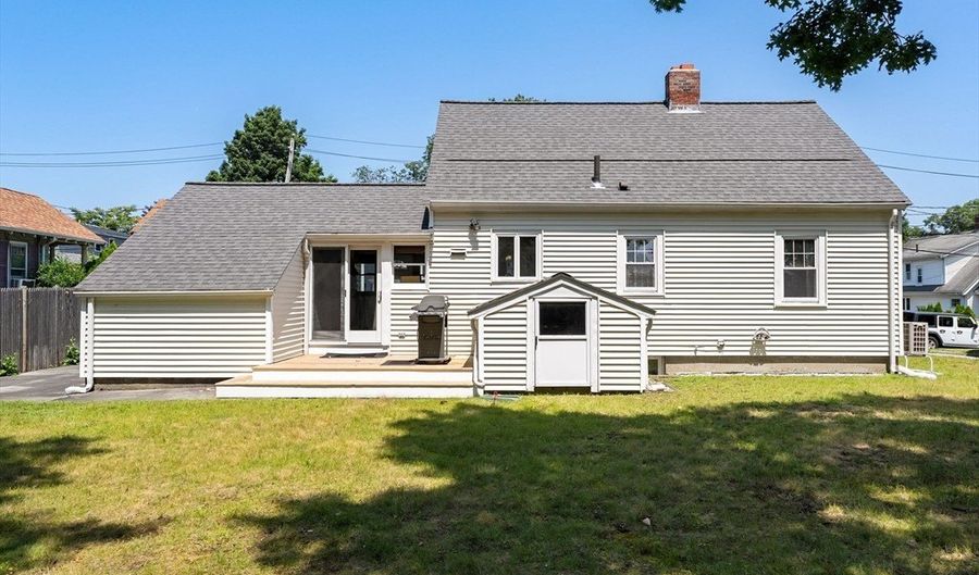 23 Eastwood Circuit, Boston, MA 02132 - 3 Beds, 1 Bath