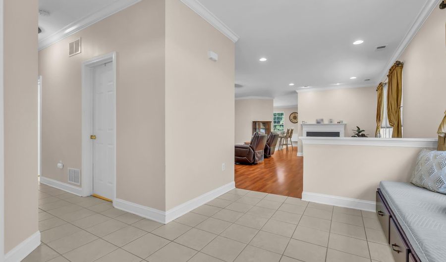 40 BUNKER HILL Dr, Allentown, NJ 08501 - 2 Beds, 2 Bath