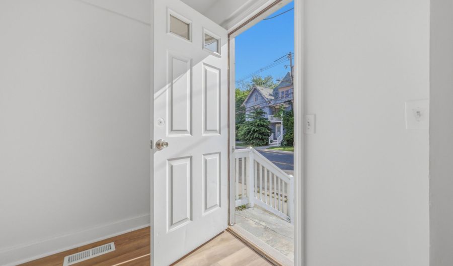 527 N Main St, Bristol, CT 06010 - 4 Beds, 2 Bath