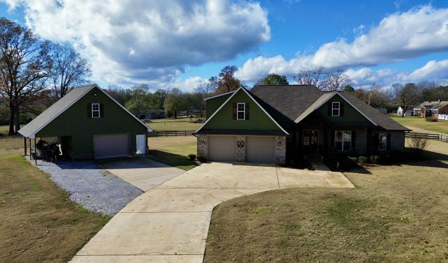 11 Twelve Oaks, Sherman, MS 38869 - 5 Beds, 3 Bath