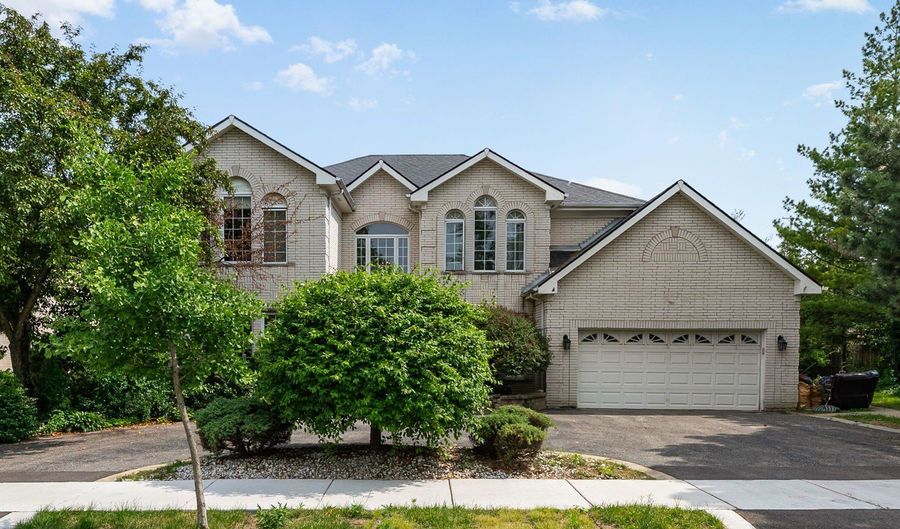 201 E White Oak St, Arlington Heights, IL 60005 - 5 Beds, 4 Bath