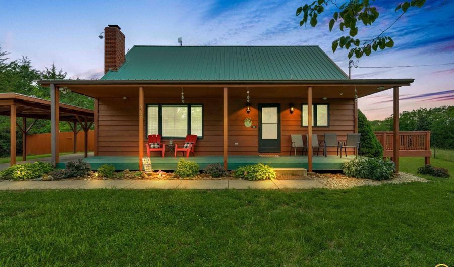 8737 SW 85th St, Auburn, KS 66402 - 3 Beds, 3 Bath