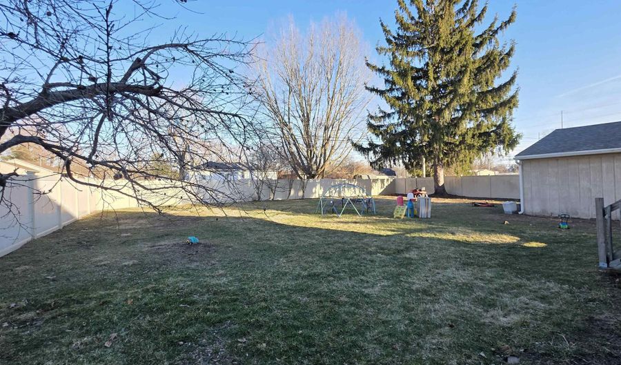 254 Center St, Auburn, IN 46706 - 3 Beds, 2 Bath