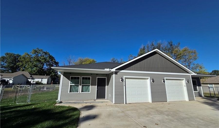 32 E 7th St, Adrian, MO 64720 - 3 Beds, 2 Bath