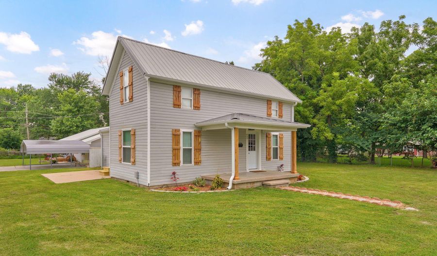 933 S Rinker Ave, Aurora, MO 65605 - 3 Beds, 2 Bath