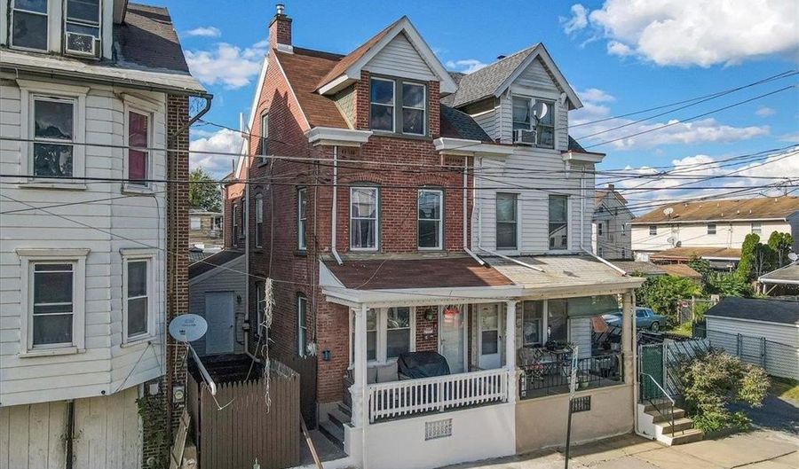 617 W Cumberland St, Allentown, PA 18103 - 3 Beds, 2 Bath