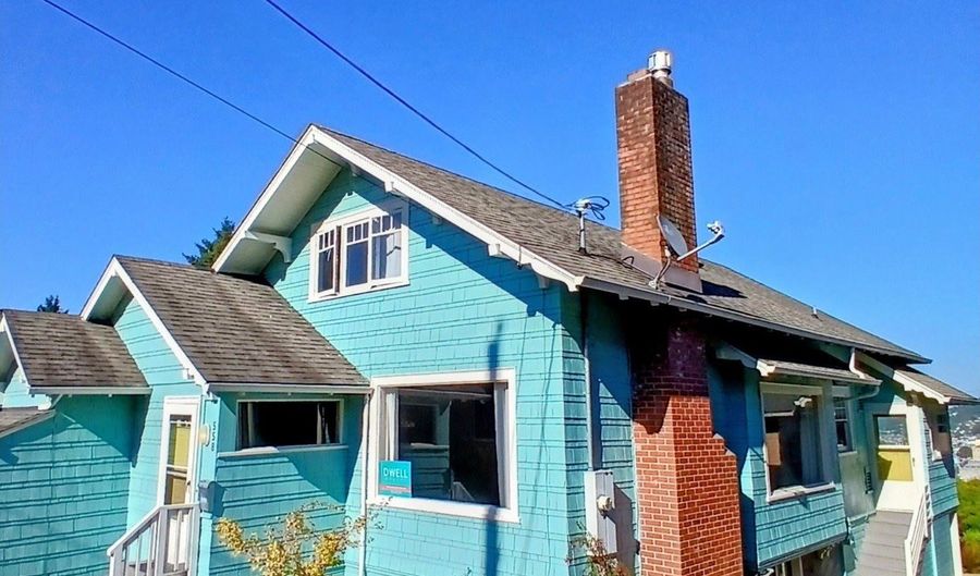 558 4TH St, Astoria, OR 97103 - 4 Beds, 2 Bath