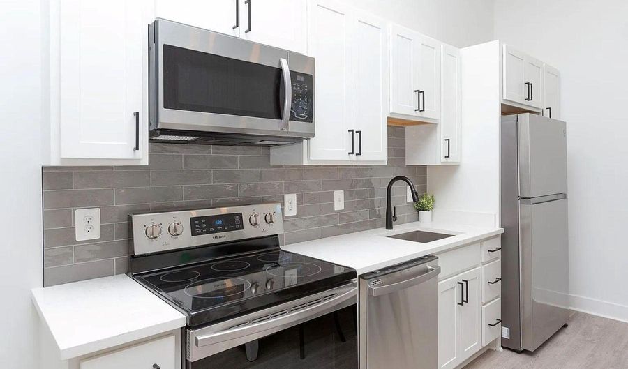 211 SAINT PAUL St 305, Baltimore, MD 21202 - 2 Beds, 1 Bath