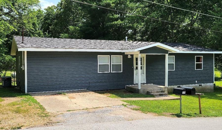 1313 E Benton Ave, Ava, MO 65608 - 4 Beds, 2 Bath