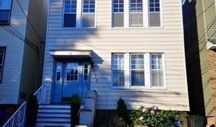 138 W 30TH St 1, Bayonne, NJ 07002 - 1 Beds, 1 Bath