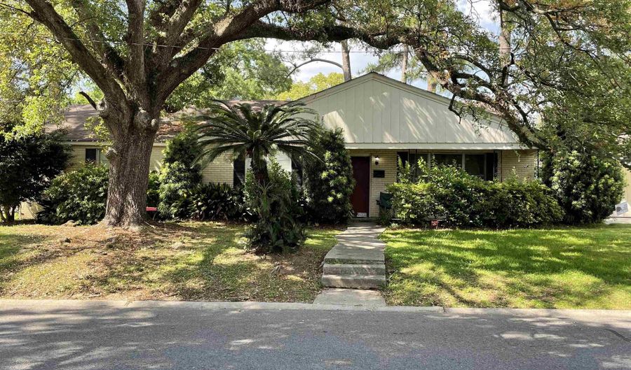 1725 April St, Baton Rouge, LA 70808 - 3 Beds, 2 Bath