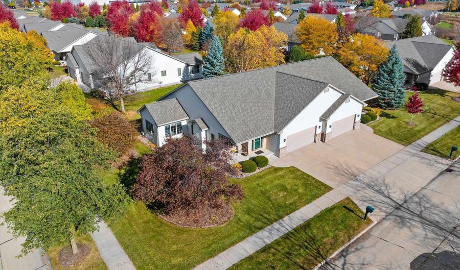 3302 E FALLCREEK Ln, Appleton, WI 54913 - 2 Beds, 2 Bath