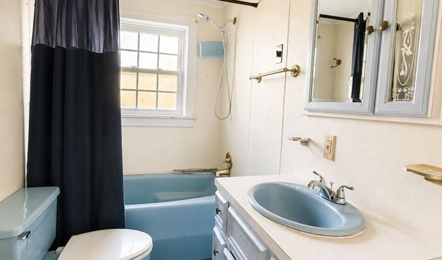 292 Robinhood Rd, Bassett, VA 24055 - 4 Beds, 3 Bath