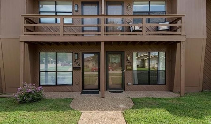 428 S Shawnee Ave, Bartlesville, OK 74003 - 2 Beds, 2 Bath