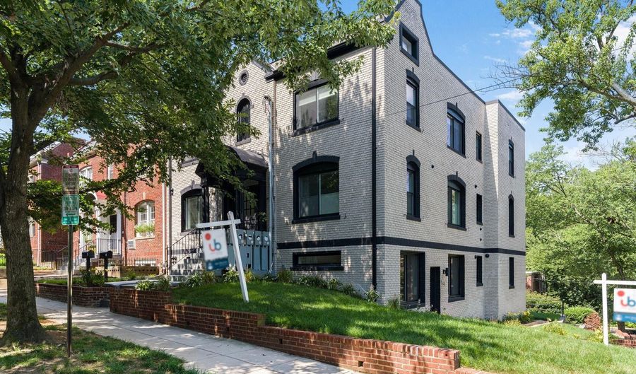 2524 41ST St NW 2, Washington, DC 20007 - 2 Beds, 3 Bath