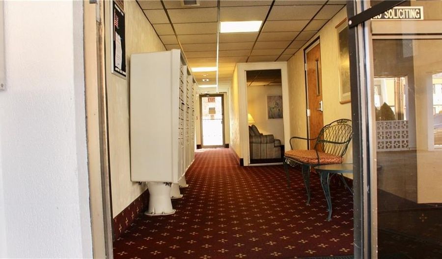 143 Hoffman Ave 411, Cranston, RI 02920 - 2 Beds, 2 Bath