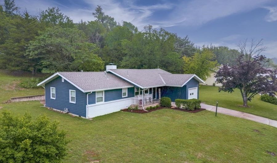 410 Highland Dr, Arkansas City, KS 67005 - 3 Beds, 2 Bath