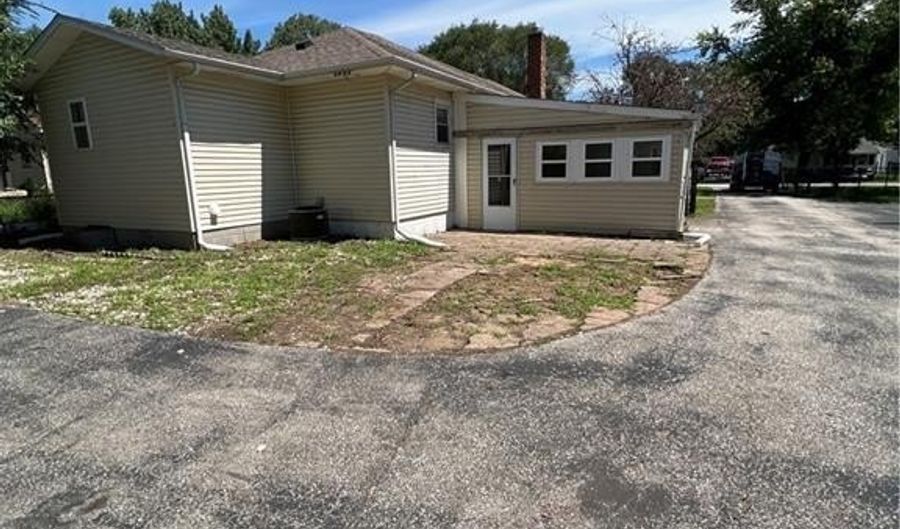 3414 Coffey St, Indianapolis, IN 46217 - 3 Beds, 2 Bath