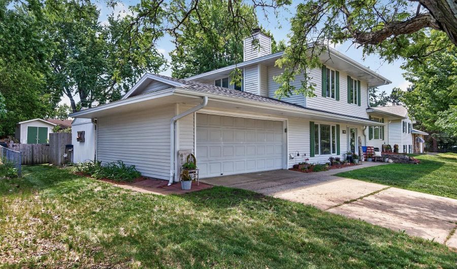 1094 Lowell Dr, Apple Valley, MN 55124 - 3 Beds, 2 Bath
