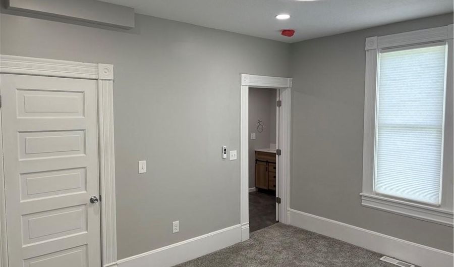 417 S 5th St, Atchison, KS 66002 - 3 Beds, 2 Bath