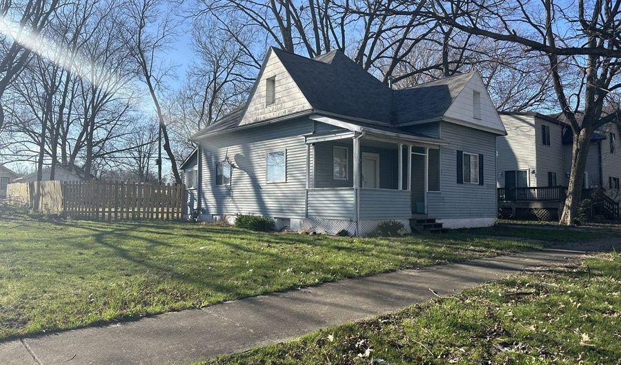 1003 N Hickory St, Champaign, IL 61820 - 2 Beds, 1 Bath