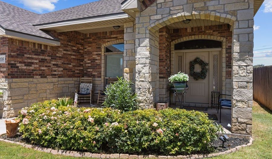 208 Teakwood Dr, Andrews, TX 79714 - 3 Beds, 2 Bath