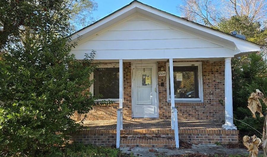 206 Harlem St, Bishopville, SC 29010 - 4 Beds, 3 Bath
