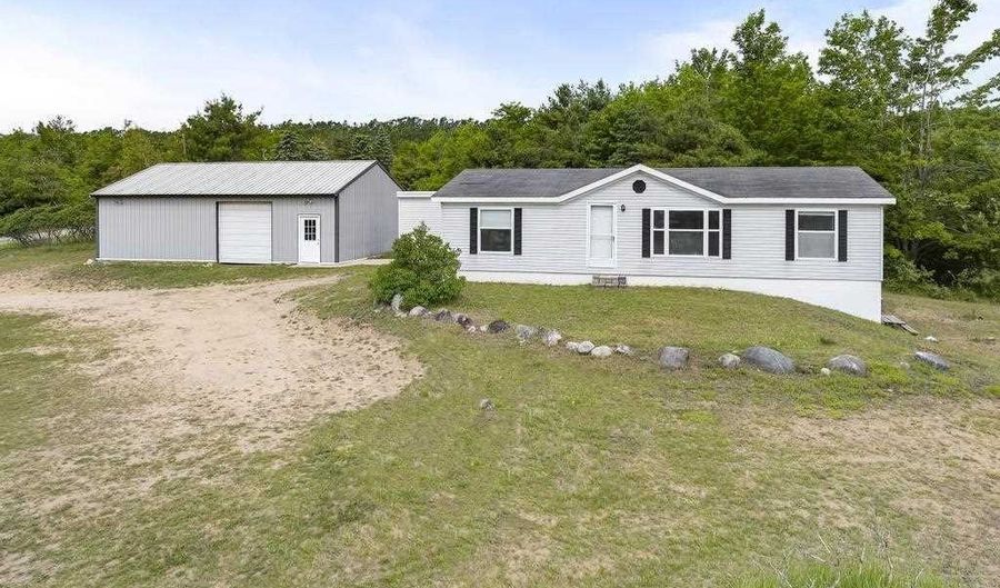 5343 LAKEVIEW, Alanson, MI 49706 - 3 Beds, 2 Bath