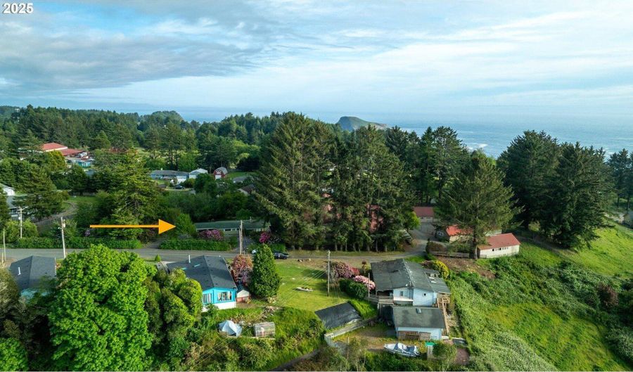 96376 Coverdell Rd, Brookings, OR 97415 - 4 Beds, 1 Bath