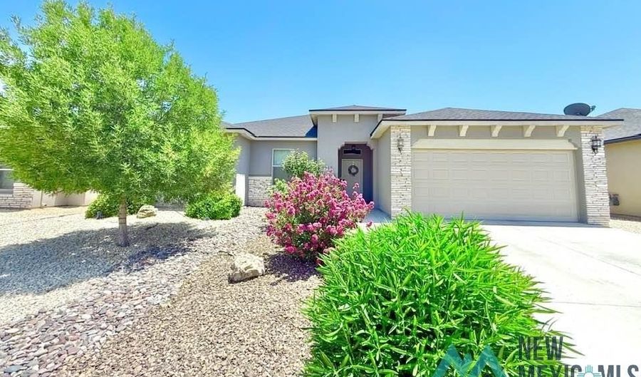 1612 Redwood Loop, Carlsbad, NM 88220 - 4 Beds, 2 Bath