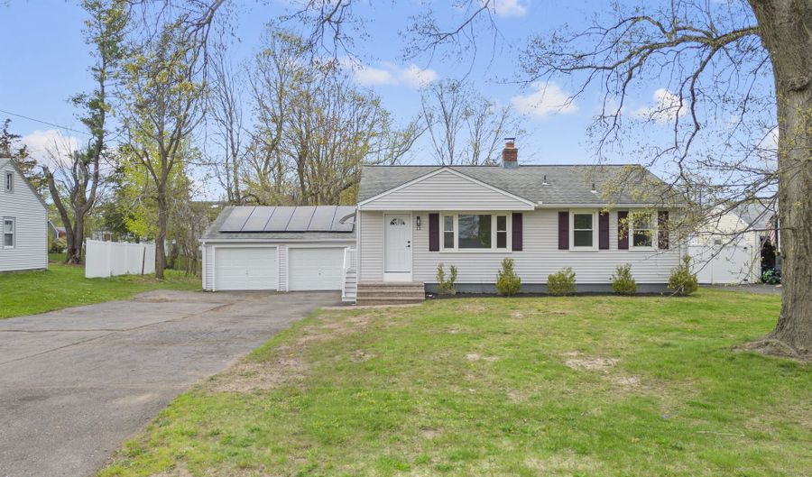 13 Norway Rd, North Haven, CT 06473 - 3 Beds, 2 Bath