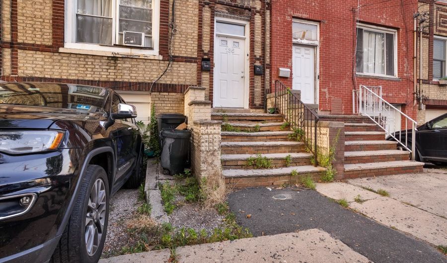 135 W 15TH St, Bayonne, NJ 07002 - 7 Beds, 3 Bath