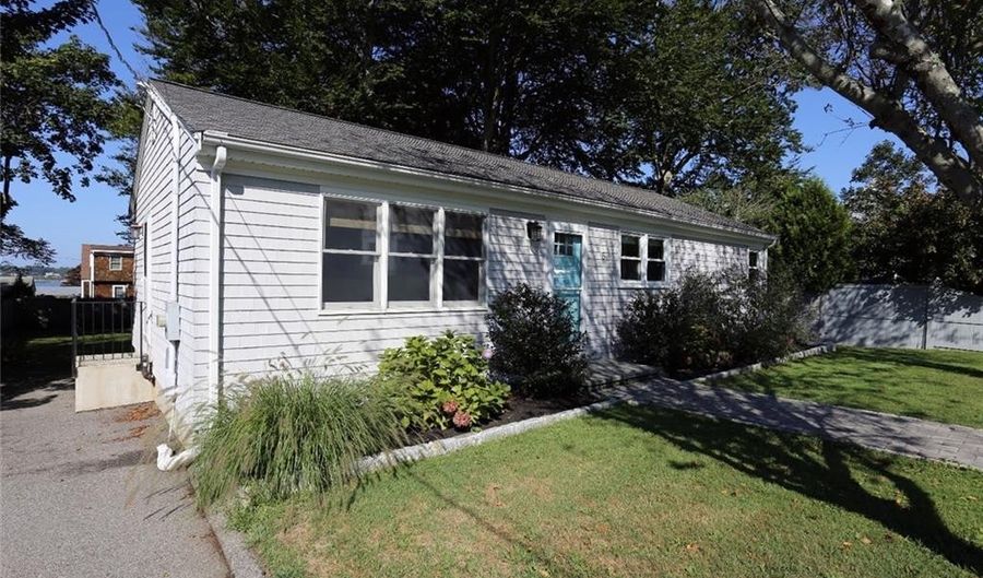 5 ODonnell Rd, Middletown, RI 02842 - 3 Beds, 1 Bath