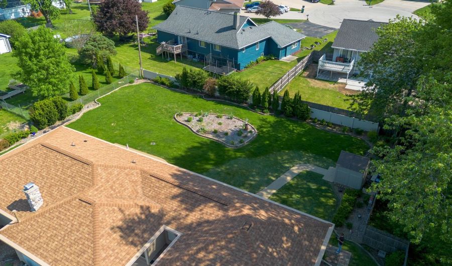 2627 W HEATHER Ave, Appleton, WI 54914 - 3 Beds, 2 Bath
