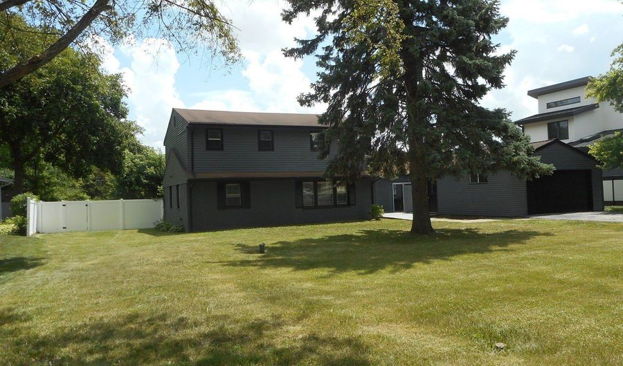 4 N327 7th Ave, Addison, IL 60101 - 4 Beds, 3 Bath