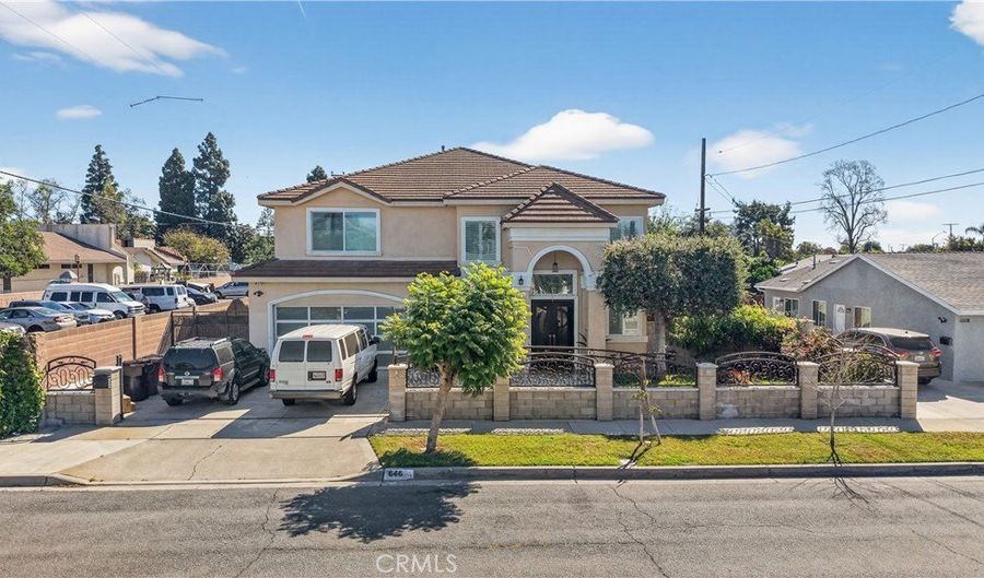 646 S Courson Dr, Anaheim, CA 92804 - 6 Beds, 5 Bath