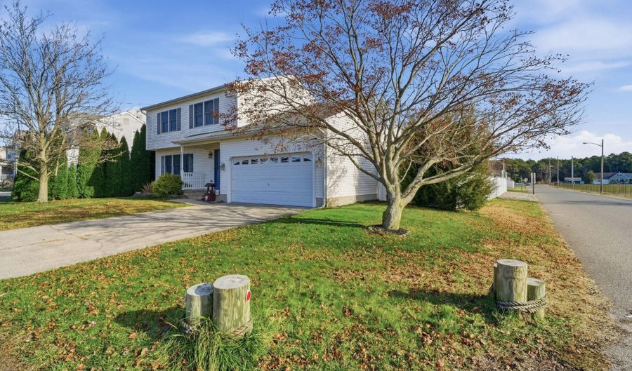 1553 WINDWARD Ave, Beachwood, NJ 08722 - 3 Beds, 3 Bath