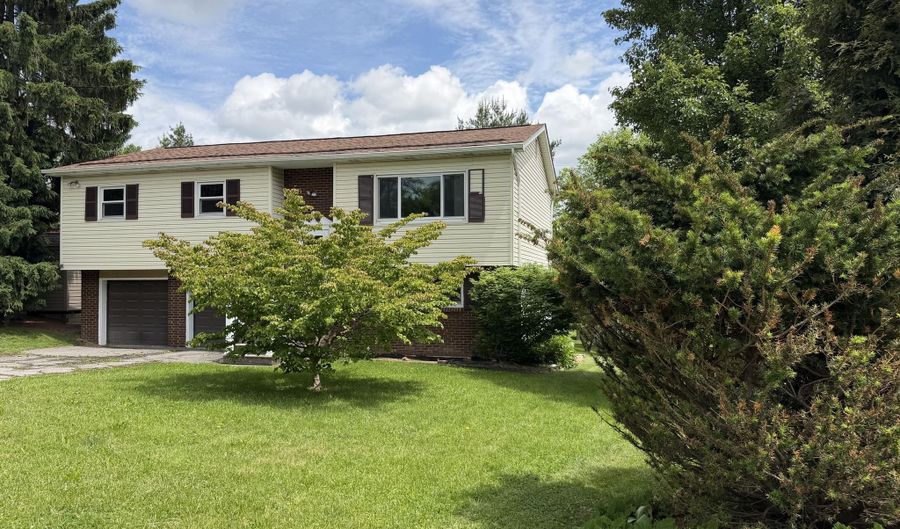 3915 Maple Ave, Altoona, PA 16601 - 3 Beds, 2 Bath