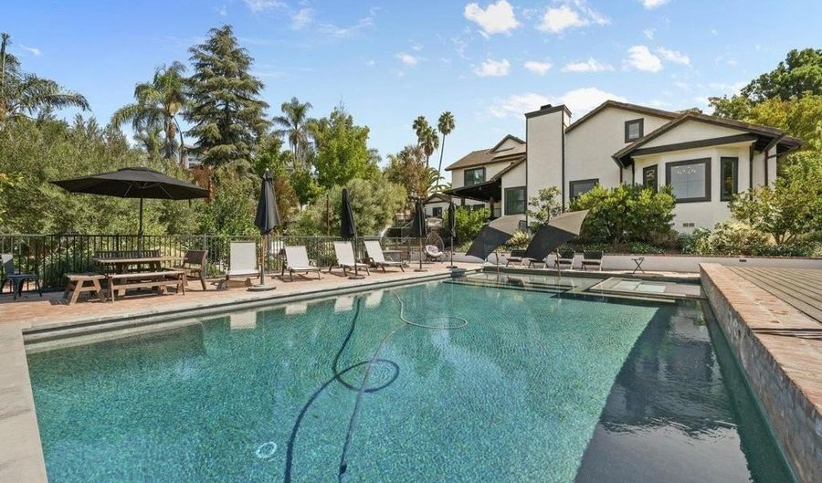 2328 Via Del Aguacate, Fallbrook, CA 92028 - 5 Beds, 5 Bath