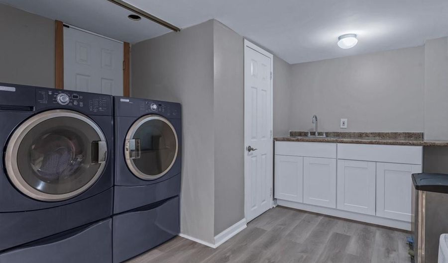 143 Oak St, Amityville, NY 11701 - 5 Beds, 4 Bath