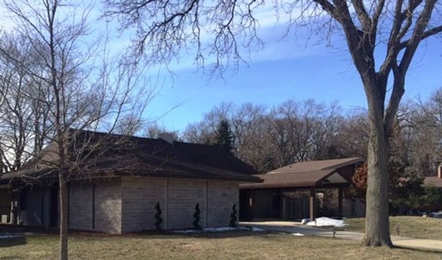 6936 N Lexington Ln, Niles, IL 60714 - 3 Beds, 3 Bath