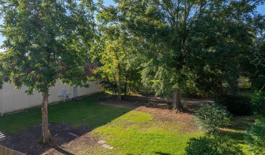 726 Veterans Memorial Dr, Abbeville, LA 70510 - 0 Beds, 3 Bath