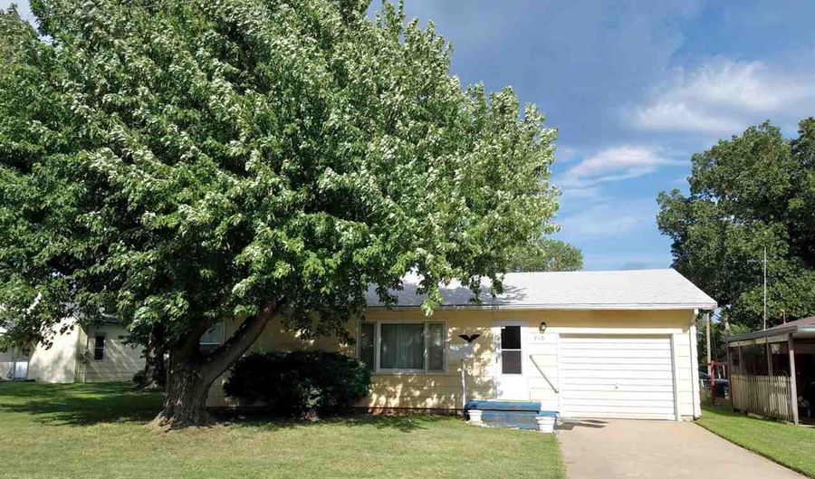 310 N PINE St, Argonia, KS 67004 - 3 Beds, 2 Bath