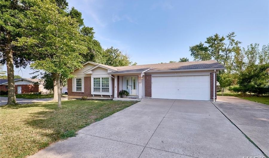 1211 Big Bend Rd, Ballwin, MO 63021 - 4 Beds, 2 Bath