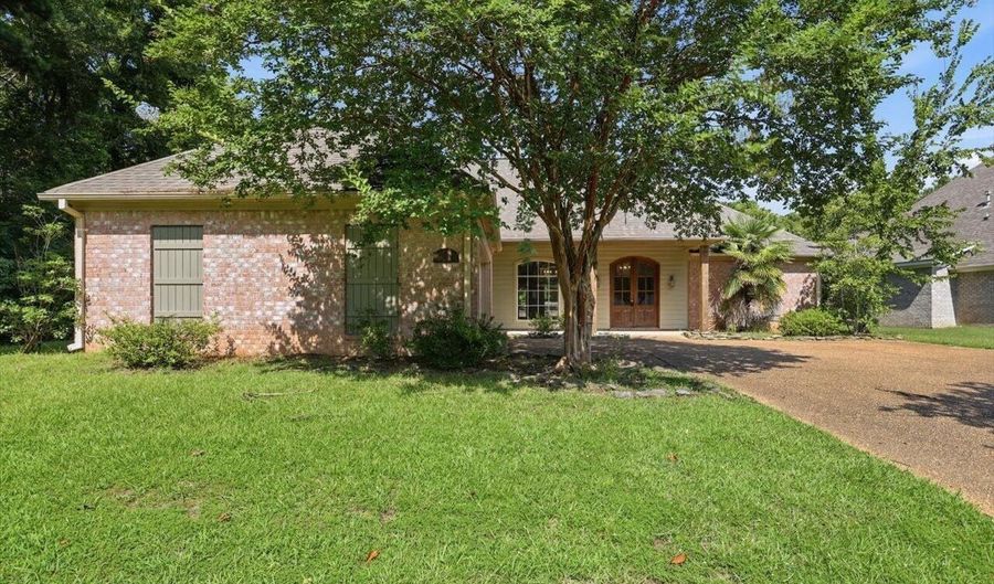 115 Eastside Dr, Brandon, MS 39047 - 5 Beds, 5 Bath