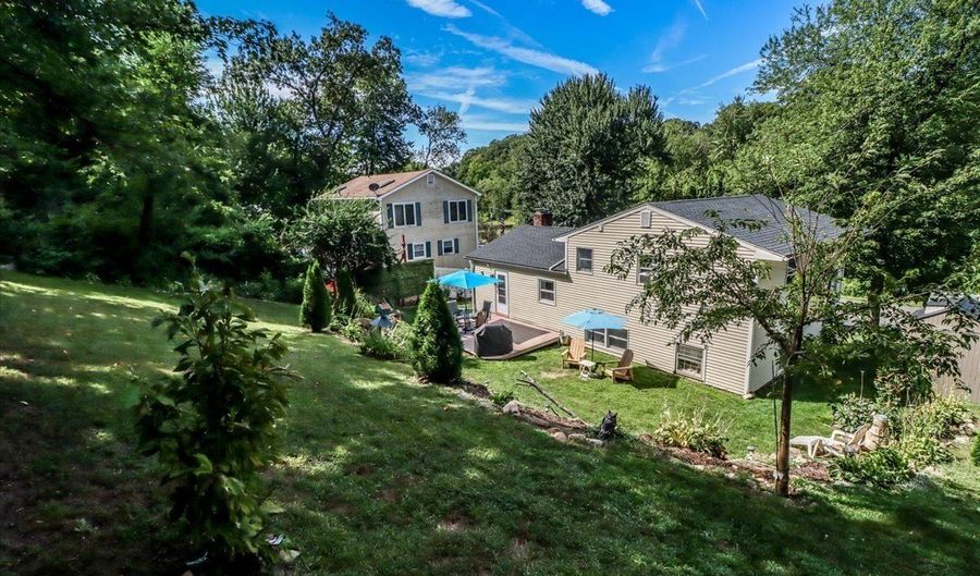 6 Laurel Dr, Brookfield, CT 06804 - 3 Beds, 2 Bath