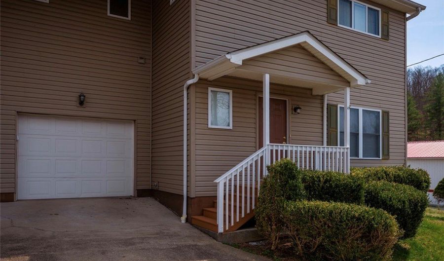 6 Lincoln Hts B, Alum Creek, WV 25003 - 3 Beds, 3 Bath