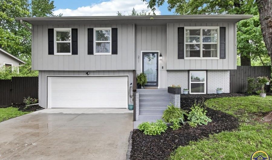 211 W 4th St, Auburn, KS 66402 - 3 Beds, 2 Bath